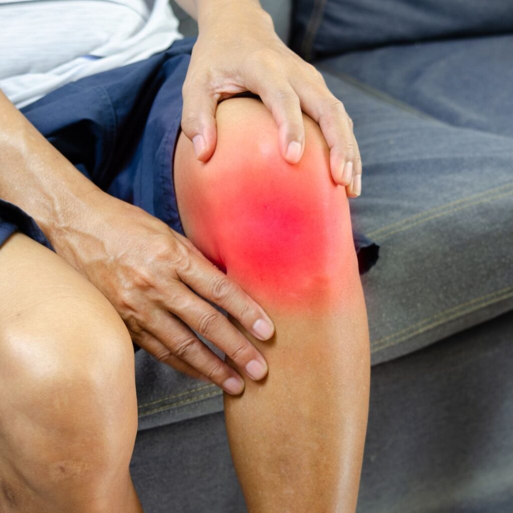 AOI-Signs You Need to See a Knee Replacement Specialist 1 A person grabbing their knee in pain
