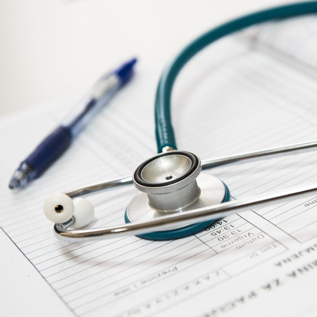 AOI-The Importance of Early Diagnosis in Shoulder Care 5 A doctor